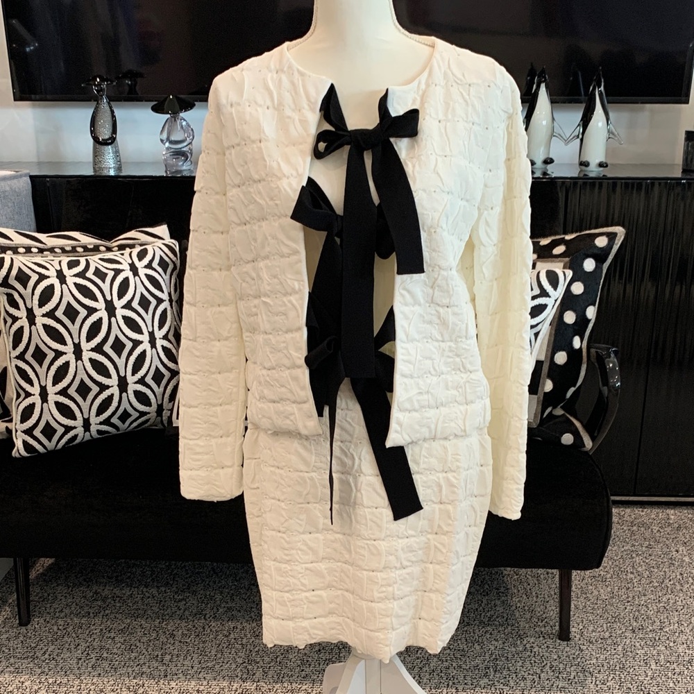 NWT.  Oscar de la Renta Cream Textured Two-Piece Set with Black Bow Ties